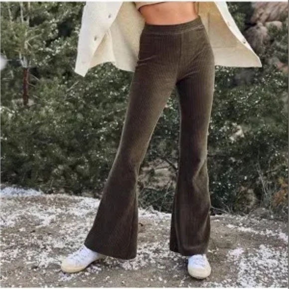 Aerie on groove velour ribbed flare pant - Picture 9 of 9